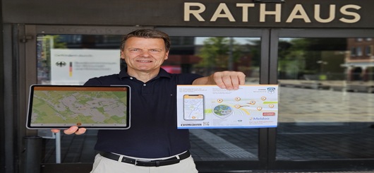 Bürgermeister Dirk Haarmann mit Meldo-App