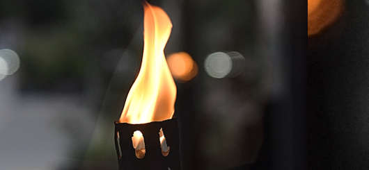 Eine Flamme für die Demokratie